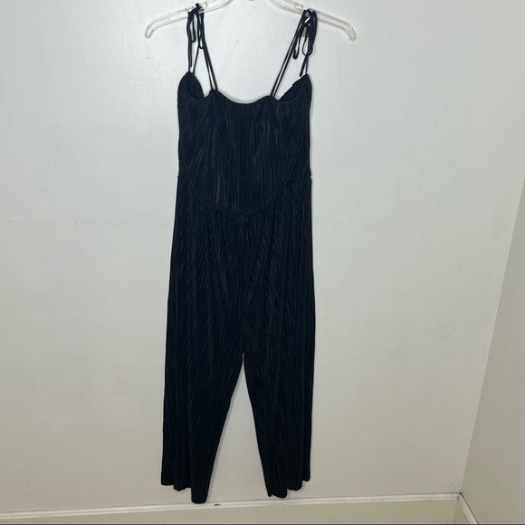 COLLECTIVE CONCEPTS Janice Pleated Jumpsuit - Picture 2 of 8